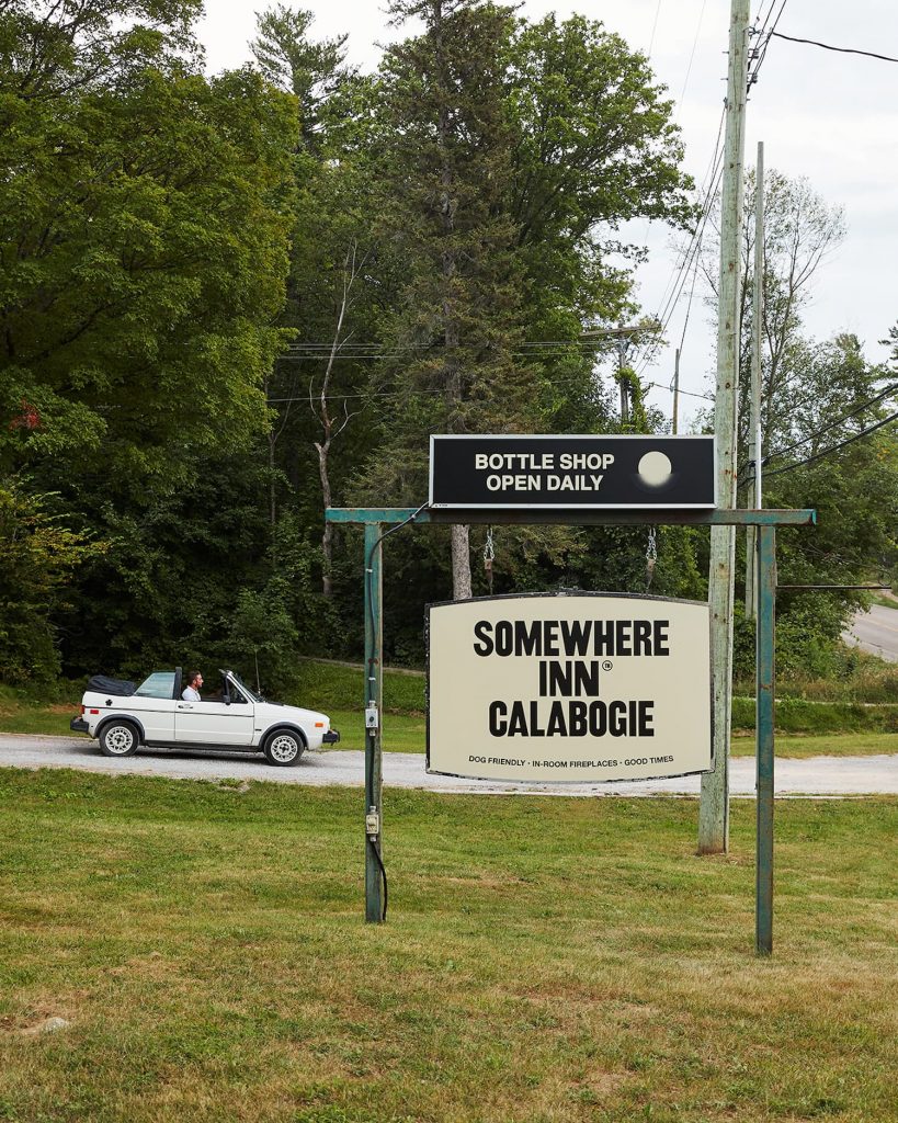 The sign outside of Somewhere Inn Calabogie